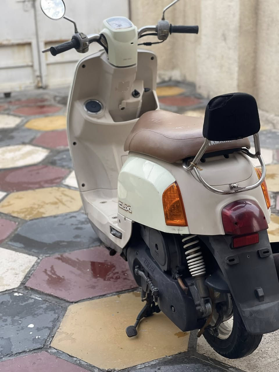 السلام عليكم بوليس داخل كريمي الدراجه جديده صارلها شهر من نازله من الرمبه بعدها لا مكحله ولا مبولشه العنوان البلديات السعر (مليون وميه وخمسين ) ***********

