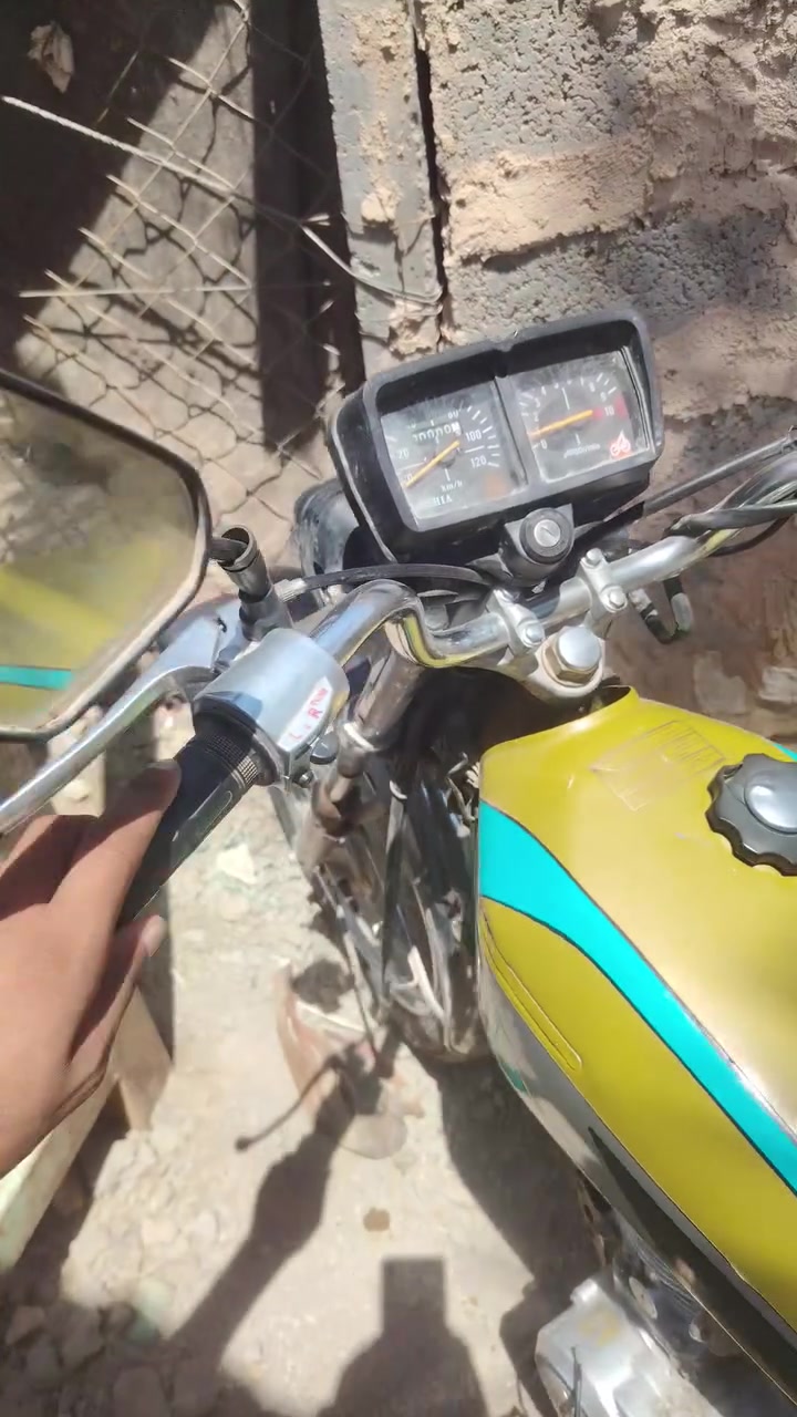 سلام عليكم دراجه اربعه كير كلك للبيع ستوهى مجفته ومبدل كلجات دراجه حلوه مثل ما موضح بل فديو كلك  سعرهى 250رقمي  *********** مجال قليل حسب المكان
