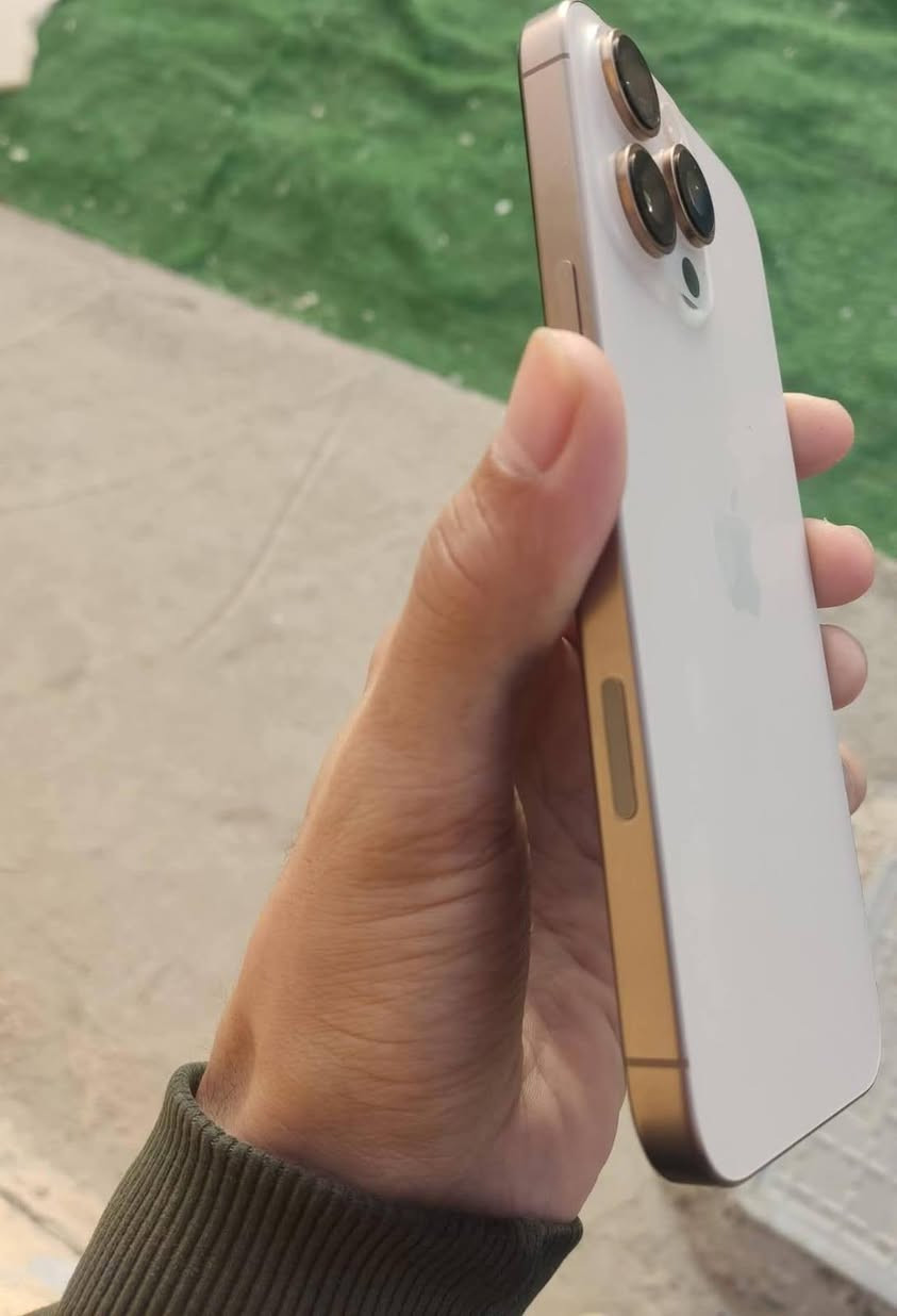 ايفون 16 برو ماكس
دبل شريحه
نموذج M 
بطاريه 92 
مشحون 330 مره فقط 
جهاز مال بيت
عنوان مدينة الصدر الاورفلي 
الجهاز جداً نضيف 
عل فحص افحص وين ميعجبك 
السعر 1325 بي مجال بسيط
متوفر اتصال + واتساب
***********
