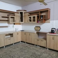 كاونتر مطبخ • خشب فاتح • سنك