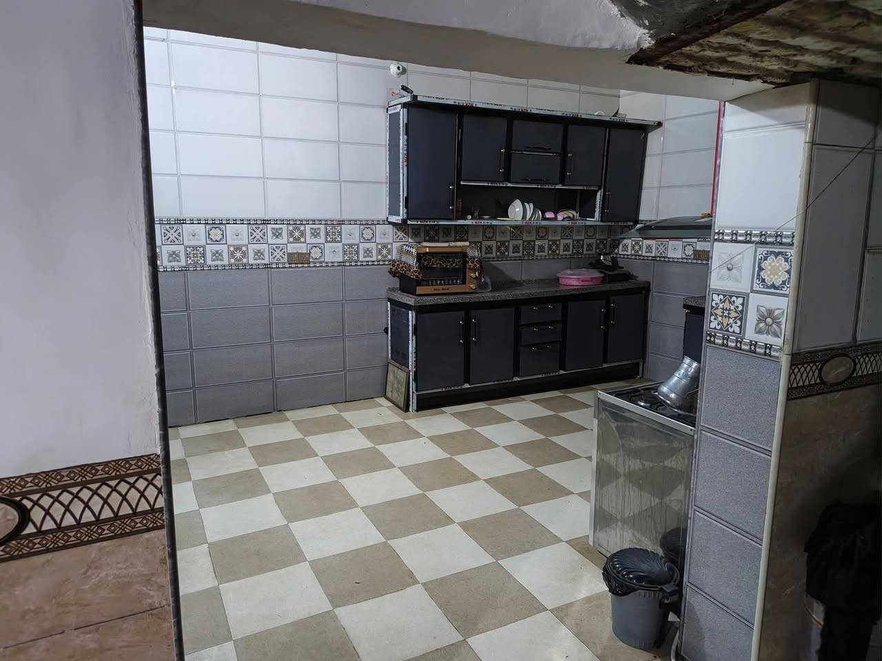 سلام عليكم 

بيت للبيع بصوب الخسف 

شارع الأمام علي ع 

المساحه 120م
للأستفسار على الرقم الأدنى ***********
