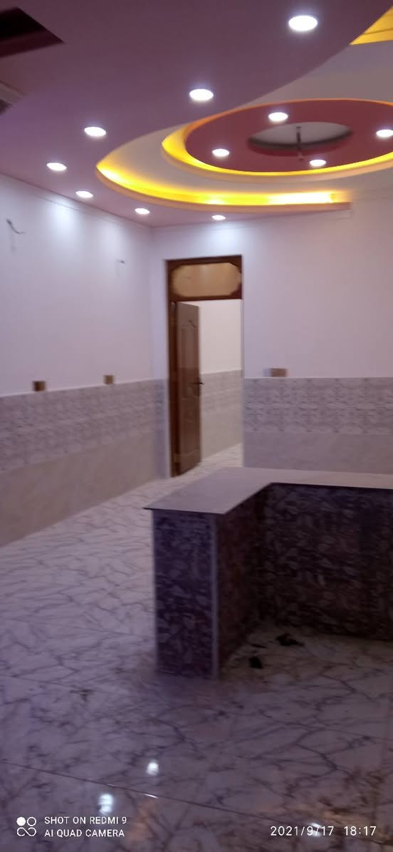 دار للايجار  حي الحنانه50م  غرفه وصاله ومطبخ اوبن وصحيات  طابق واحد على ساحه قرب مدرسة بلقيس للبنات ..الايجار 400 الف
مكتب الرحاب***********
عنوان المكتب حي الغدير شارع المولدات
