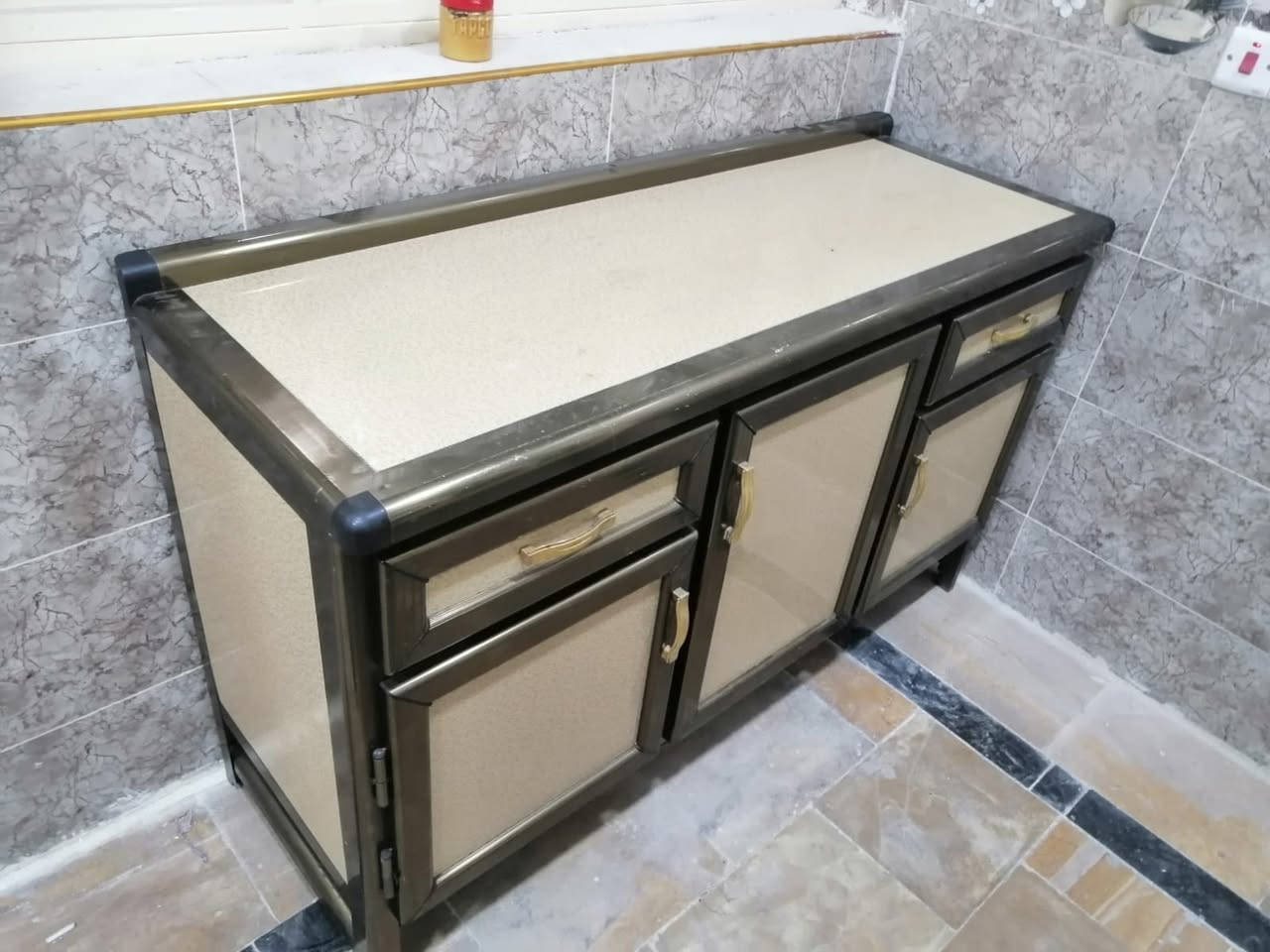 كاونتر استخدام بسيط  السعر (٢٣٠)الف
للاستفسار الاتصال(***********)
