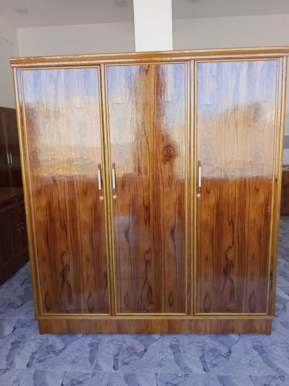 معرض الزبيدي لبيع جميع الموبليا غرف نوم بوفيات ديوان تخم حسب الطلب بوفيات شماليه جرابي شغل. عراقي صاج درجه اولا بأنسب الاسعار العنوان مدخل البوابه قرب حسينيه بيت عاشور ***********
