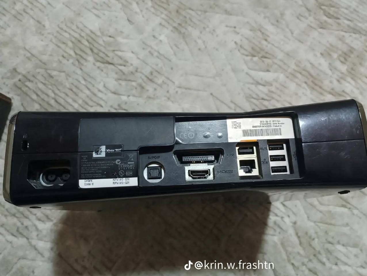 عندي بلي 
Xbox 360 
128 لعبه بي 
مع جميع ملحقاته
 للبيع ب 150وبي مجال يده وحده وياه


**إذا كنت صاحب هذا الإعلان وتريد حذفه لأي سبب، رجاءا أرسل رسالة إلى الدعم الفني**