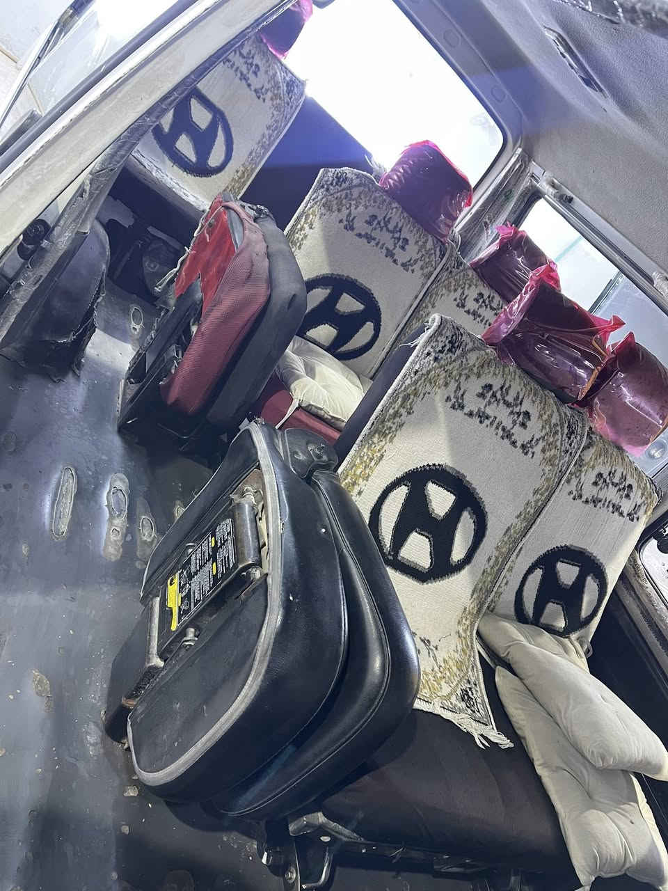 2002
بێ بۆیاخ
سەنەوی تا 2031 تازەیە بەناوی خۆمانەوەیە 
هەزە و بەڕادی نوێیە 
ئۆنجی 
***********
کەلار
