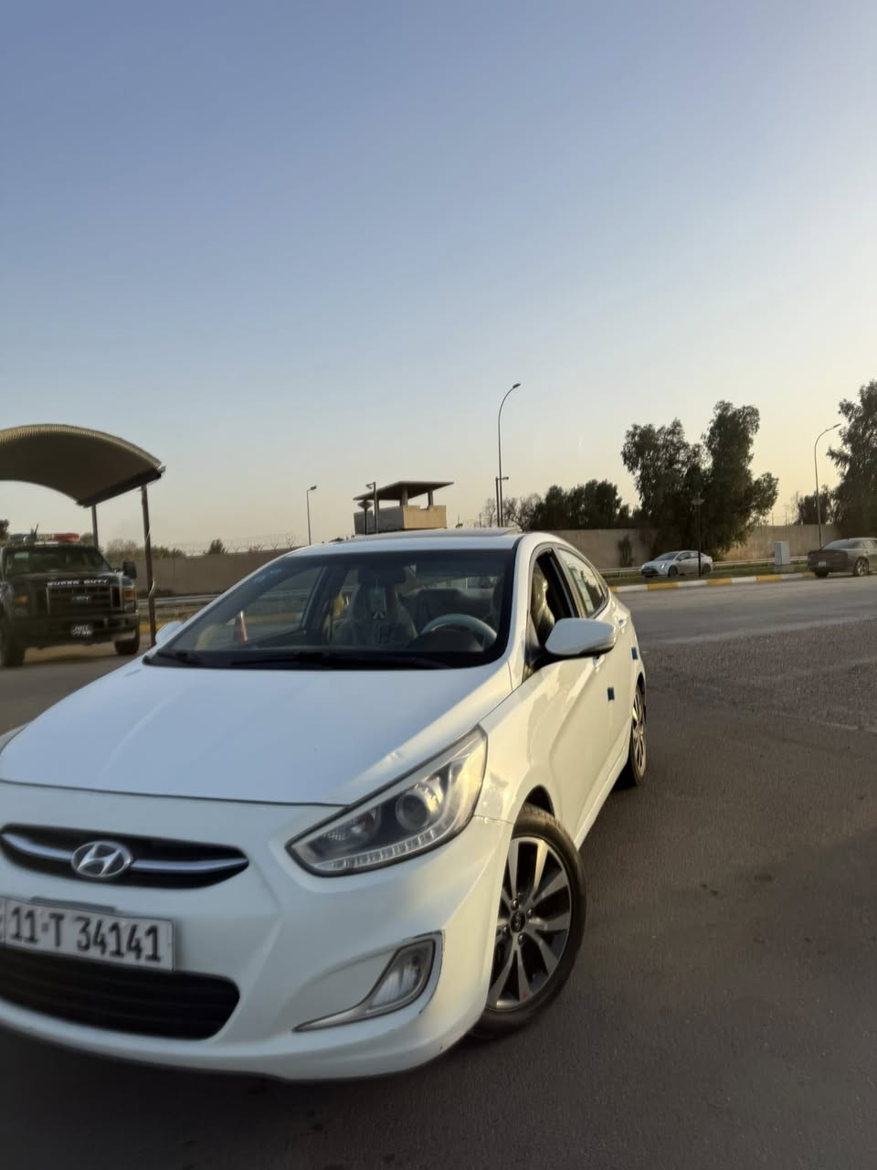 اكسنت موديل 2016 خليجية رقم بغداد هزه ورقم  جديد انكليزي بسمي مكفوله من الصبغ والضربه  سوناره موضح بالصور.   محرك 1600 دوش فول مواصفات ماشيه 121كير محرك بلاد على الشركه شرط حداديه تبريد كهربائيات كلها تمام تخم تاير سياره جاهزه للأخير  

 للاستفسار  ***********

 سعه115بيه مجال
