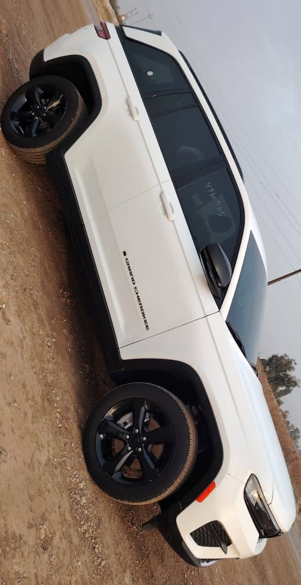 السلام عليكم (جيب لاريدو) للبيع موديل 24 وارد امريكي فئة ابلاك توب فول عدة الفتحة شاشة كبيرة كير ماوس رادار امامي خلفي تحكمات استيرن  كامرة 360 جنطة كهربائية  ضرر السيارة بس الجامرلوخ الامامي اليمنة تبديل  ابلاد السيارة مكفولة شرط بدون اي قطرة صبغ مكفولة من كلشي عدى الضرر المذكور ماشية 16الف دخول جديد اي محافظة تريد ترقمهة تترقم السيارة جديدة وحلوة شرط ع وضعية الشركة..
السعر  320$ 
رقم الهاتف ***********
