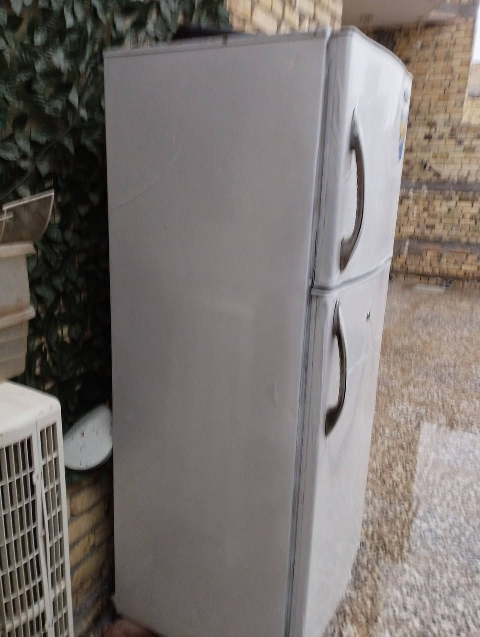 ثلاجه عدد ثنين للبيع شريط شغل على الفيس موجود وهاذه رقمي ***********
