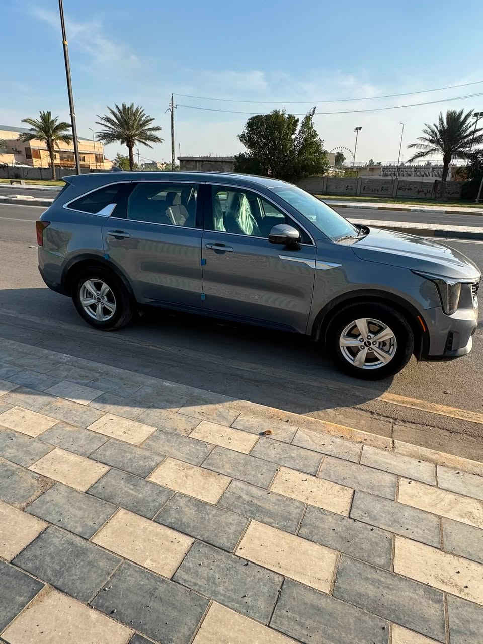 السلام عليكم
كيا سورنتو 2024 وارد امريكي فئة LX 
مكينة 2500 ماشية 6 الف حادث بنيد وشخوط باب السايق والخلفي والسيارة بأسمي سعر 270$ وبيها مجال 
بسيط مكاني بغداد / ***********
