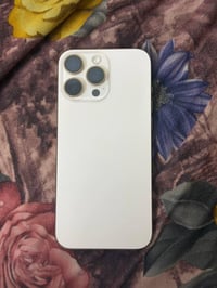 آيفون ١٦ برو ماكس ذاكره ٢٥ جهاز نضيف كلش بطاريه ١٠٠ مشحون ١٣٠ شرق اوسط...