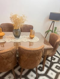 ميز طعام • الاسكان • للبيع