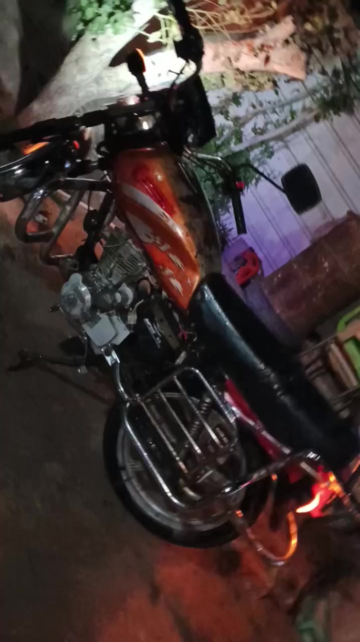 سلام عليكم دراجه فيوم للبيع 
مديل 2009  كلك مكفوله من السرقه السعر 350 بيها مجال ***********/***********
