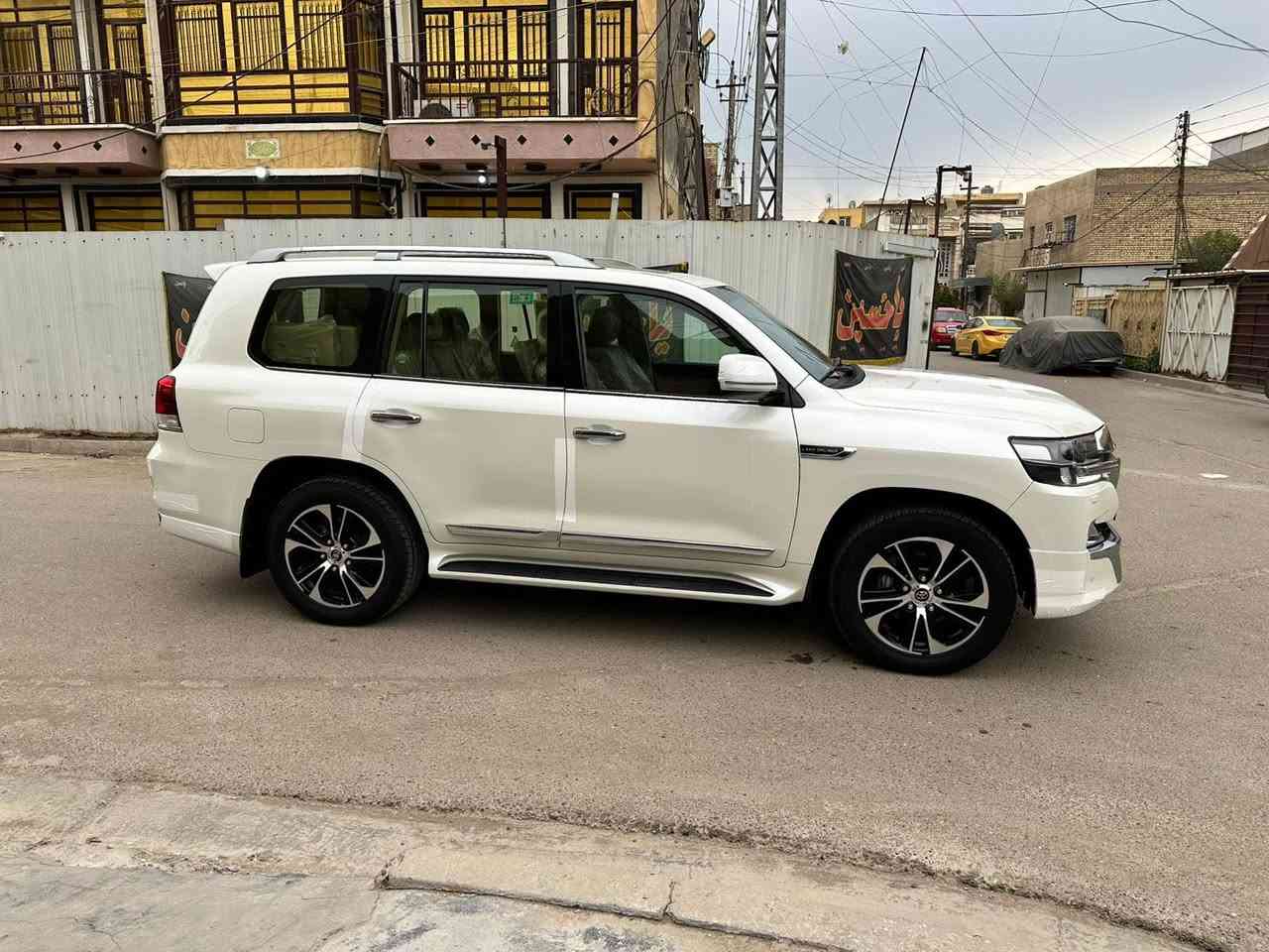 السلام عليكم لاندكروز كراند تورنك ساز اصل فول مواصفات دشبول ليزري لكزز 5بصمات 3شاشه ام التطبيق باب خلفي كهرباء سلايت وبعد بيه مواصفات السياره ماشيه 84 الف السعر 538 وبيه مجال للشراي رقم اربيل باسمي
***********
مكاني بغداد
