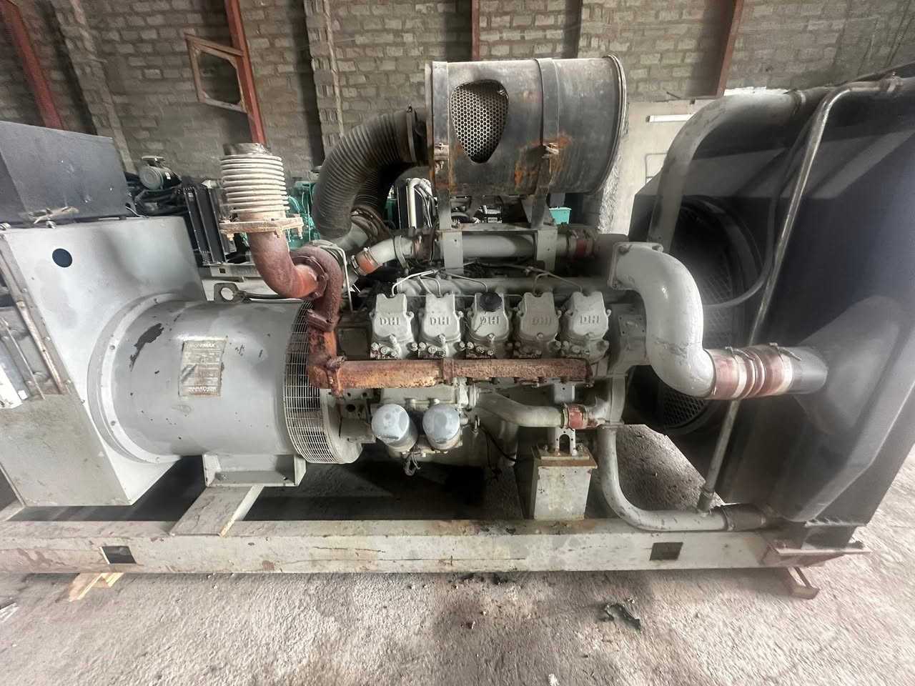دايو 10
استندر بلادي مامفتوح برغي 
500 kva
السعر 175$
العنوان اربيل الصناعة الجنوبية 
يوجد توصيل لجميع محافظات العراق 
***********
