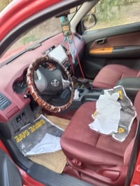 عندي تويوتا موديل 13 اللون الاحمر رقم ديالى كفاله عامه السياره اوتومات...