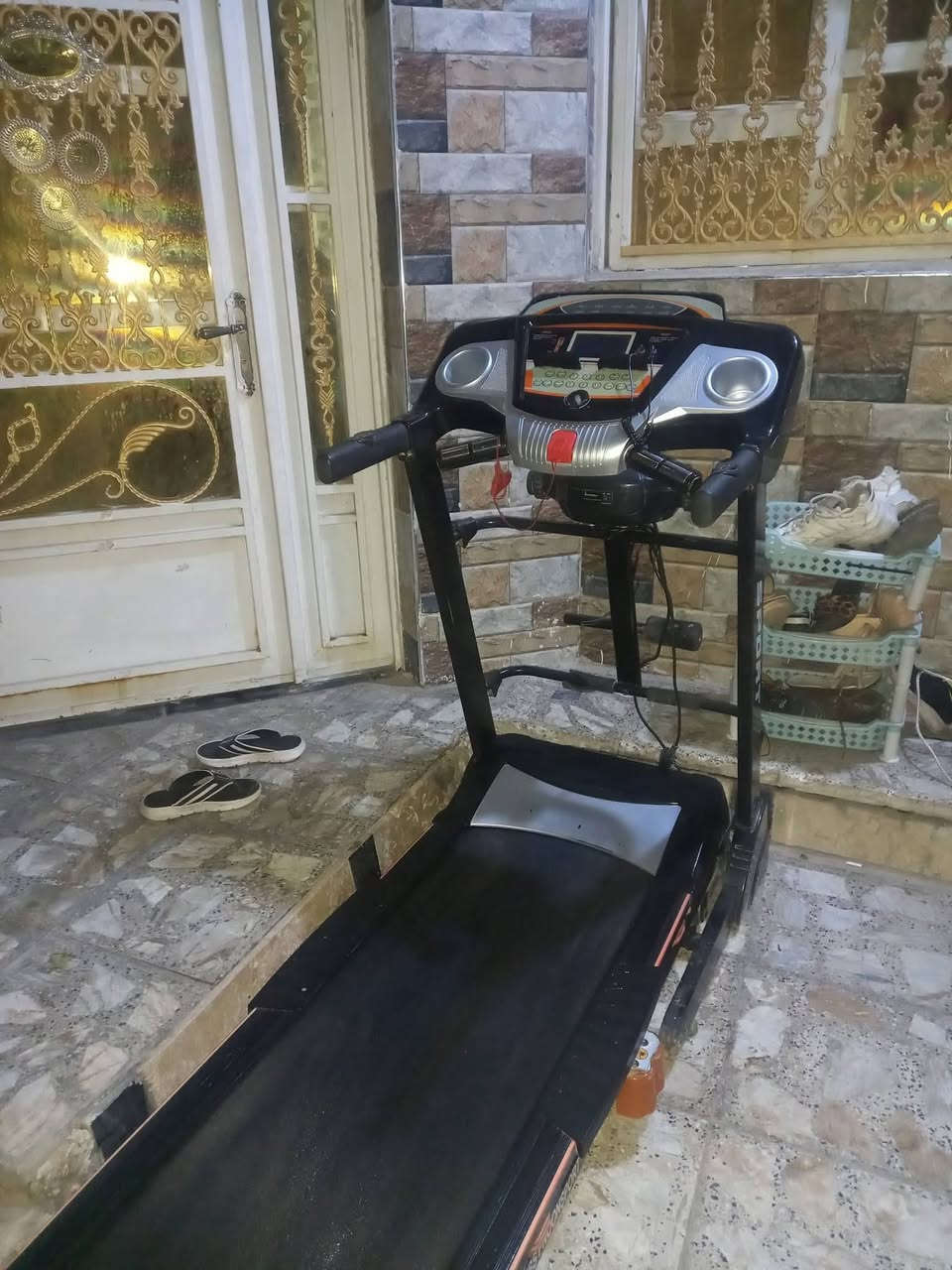 جهاز جري استخدام منزلي نضيف جدا وزن يتحمل ١٦٠كيلو  بي حزام تكسير شحوم تدليك جسم كامل موصفات مبي ثري سماعات بلوتوث العنوان بغداد السعر ٢٥٠
***********
