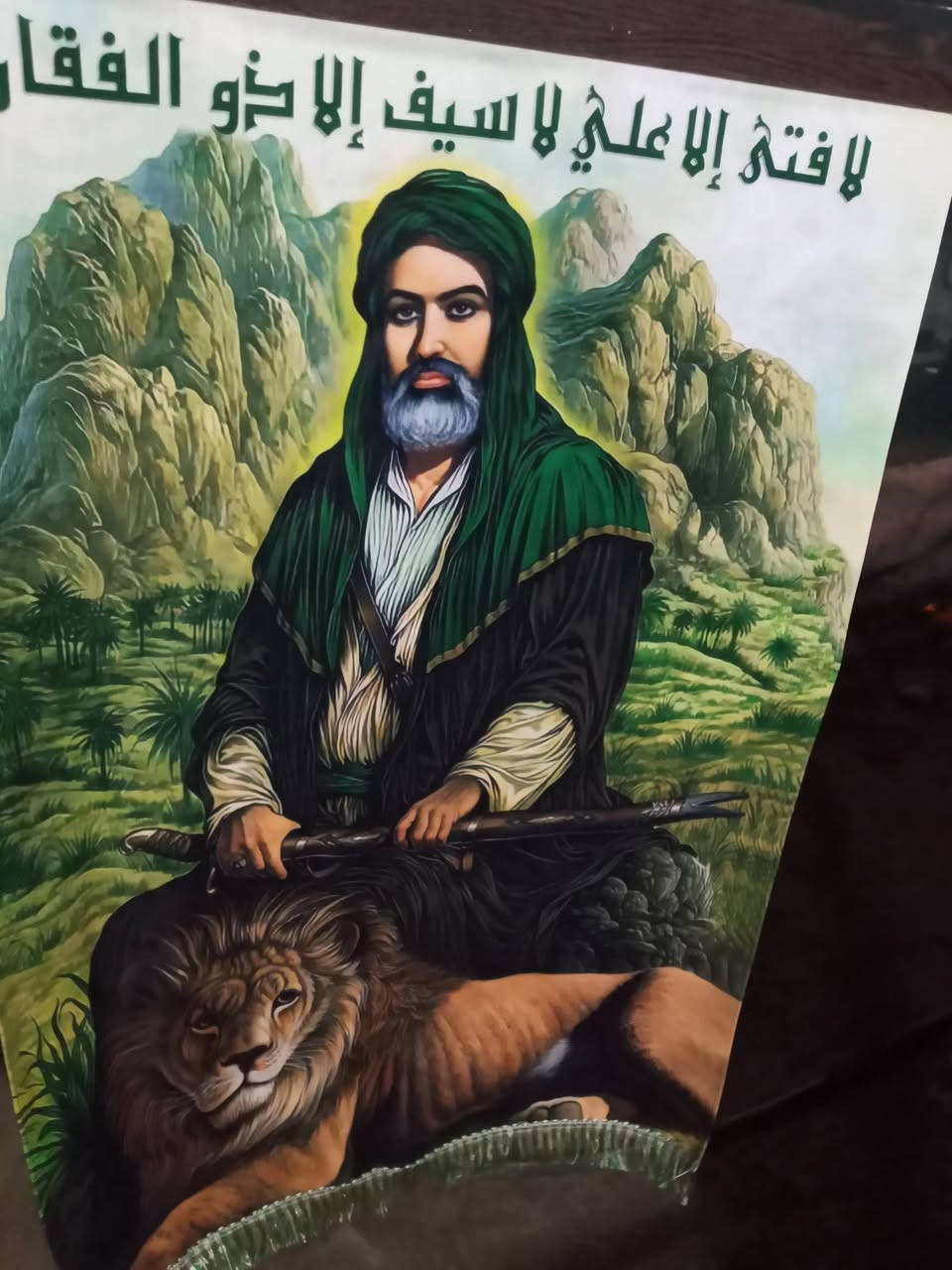 السلام عليكم.  متوفر رايات وصور للبيع .كميه وفيره. قضاء المدينة.  *********** واتساب.
