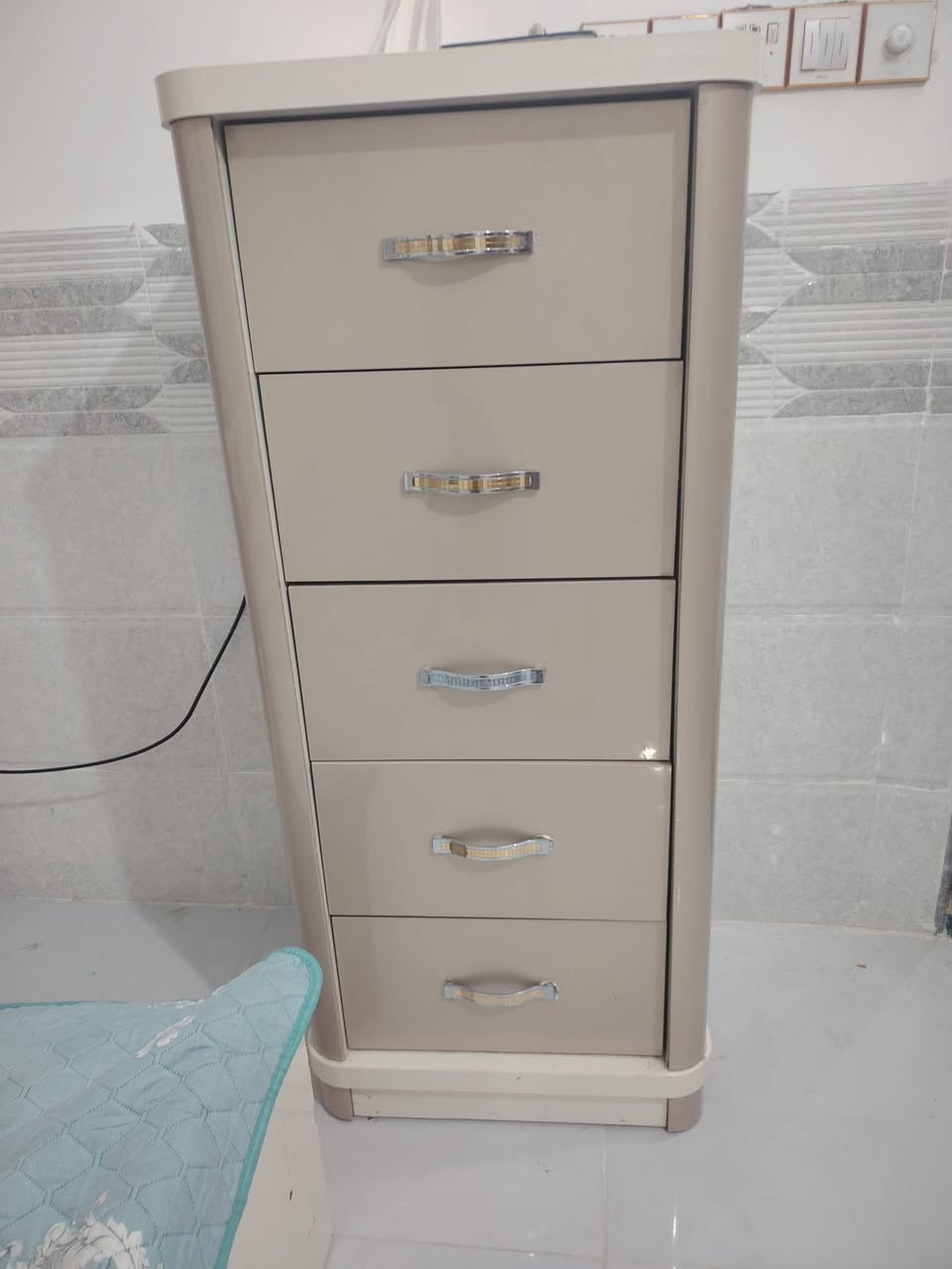 غرفة تركي تفصال مستعملة نظيفة المكان النجف الاشرف حي النداء شارع مجمع بيتي السعر 500وبيها مجال بسيط رقم تواصل***********
