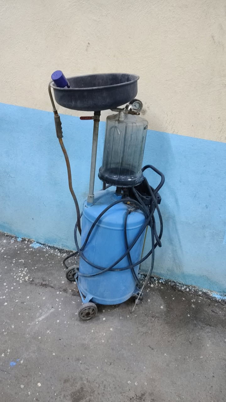 سلام عليكم جك غسل للبيع 6طن
معه ساحبت دهن استعمال قليل 
للاستفسار الاتصال ***********
