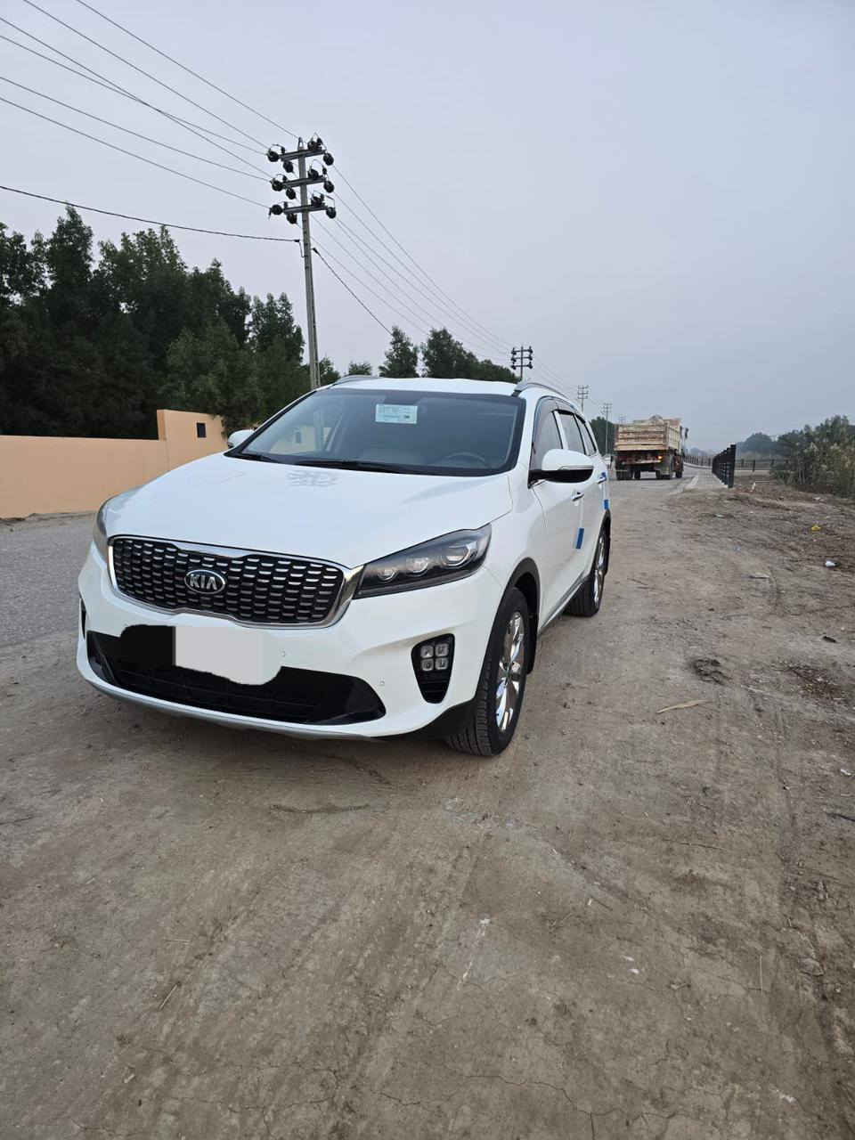 السلام عليكم سورنتو موديل 2020 ماشي 80  الف رقم بابل خليجيه رقم ***********
