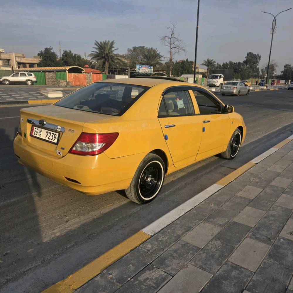 سلام عليكم ابيوادي موديل 2013سياره مكفوله من ضربه وصبغ مكينه وكير مكفولته تخم تاير جديد صدر مامي وخلفي جديد تبريد دفهه شغل رقم واسط تحويل مباشر سنويه جديد هزه جديد مصفره هيه وغرمات السعره 48مكاني بغداد بلديات وهذ رقمي ***********