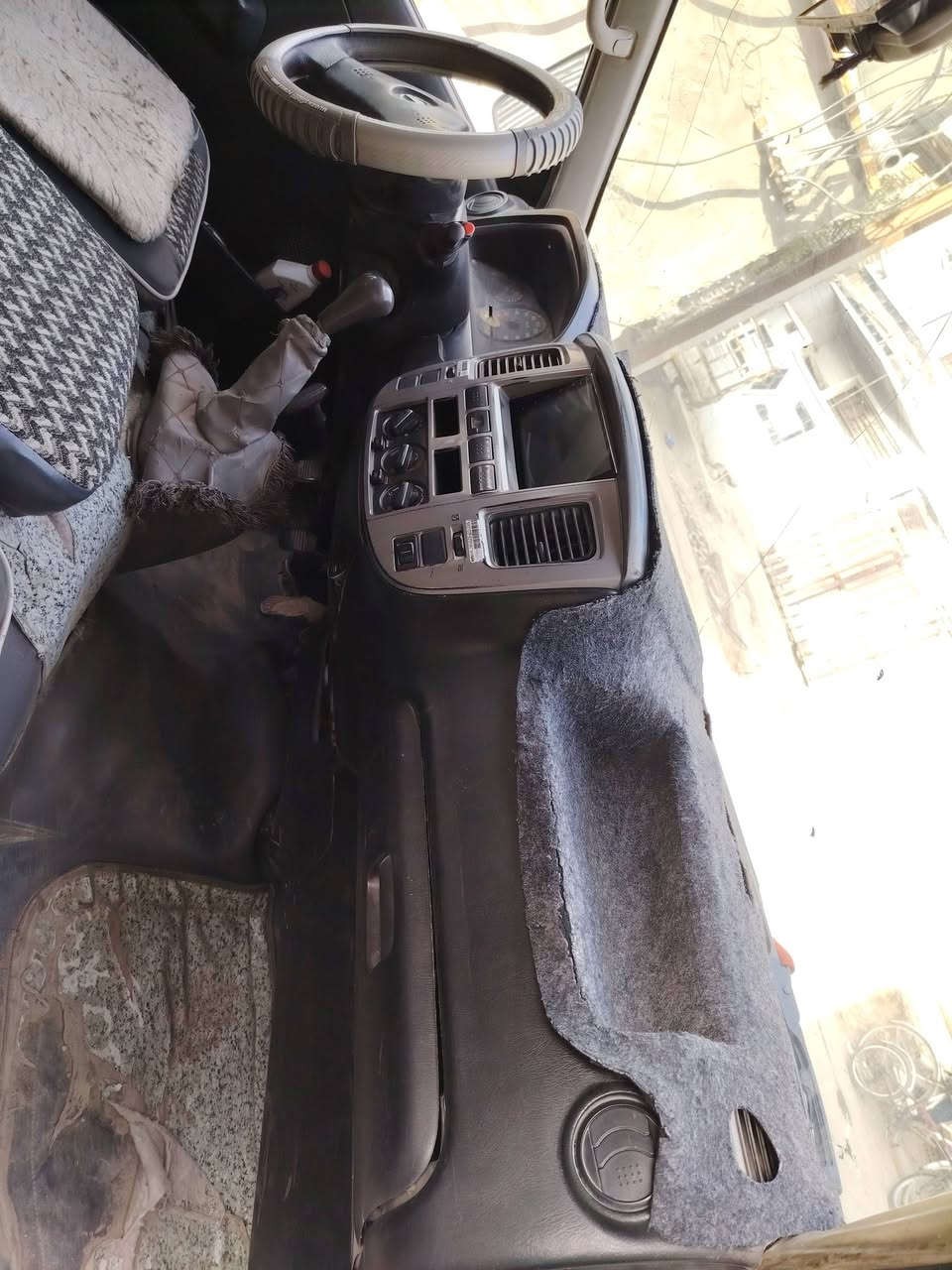 سلام عليكم من رخصة الادمن نيسان  يورفان موديل 2010 للبيع بيها ضربه بل باب ابصف السايق ومعدل وهو والتكم ع البارد والمحرك ينقص كل بين كل تبديله وكير اكسن مكفولات السعر 115وبيه مجال قليل المكان الدوره الهاتف ***********
