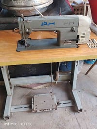 مكينه للبيع بكان بغداد سعر 200 وبيه مجال 07724464853