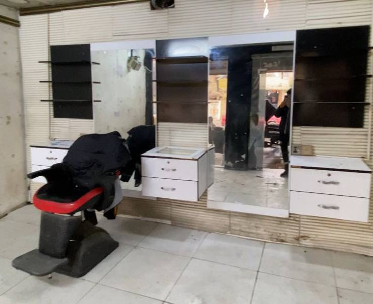 معرض مال حلاقه للبيع نظيف مابيه عيب ٣خانات ابيض و٣رفوف أسود اليحب يشتري يخابرني *********** سعره 175قفله
