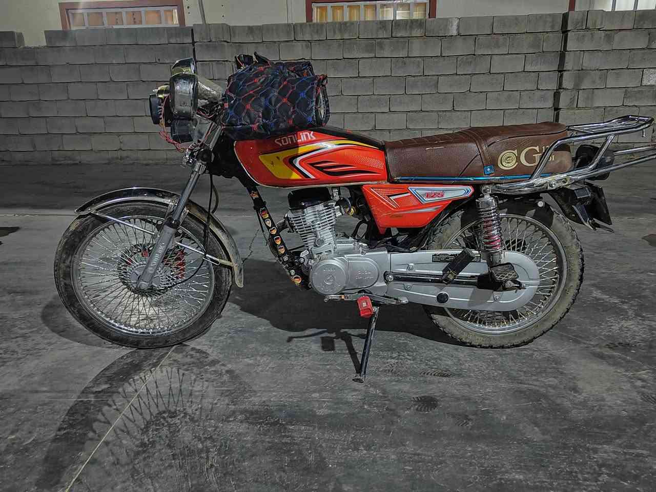 السلام عليكم دراجة تايكر ٢٤ شكل ٢٥ ٥كير طالعة بل ٢٥ الدراجة محرك شرط ما مفتوح الدراجة عايزها فقط دشبول السعر ٥٤٠ بيها مجال المكان مكيشيفة ***********
