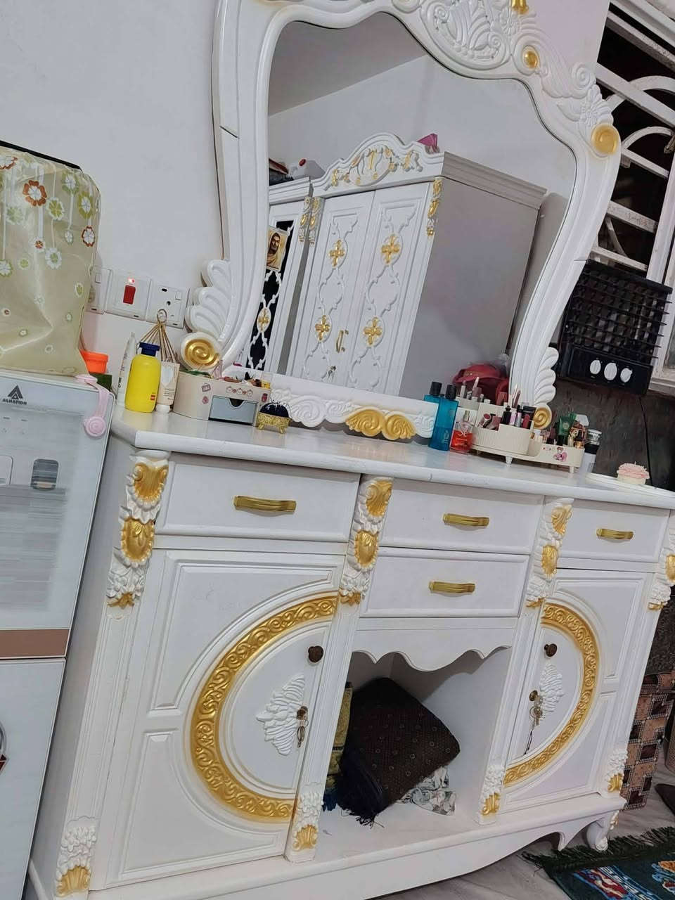 غرفه خشب عراقي بتصميم تركي  سعره مليون وبيه مجال بسيط كربلاء الامن الداخلي شارع الدور مجاوره جامع الامام الحسن المجتبى الجديد ***********
