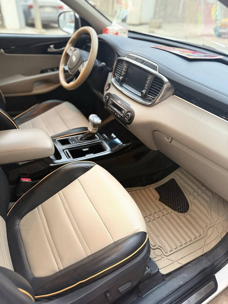 السلام عليكم
أخوان سورنتو للبيع موديل 2020

رقم قادسيه  الجديد الدولي

سونار مرفق مع الصور 

ماشيه 83فقط

فول مواصفات مكينه 6

7رامب

بصمه حساسات

فقط بدون فتحه

***********
