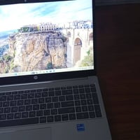 حاسبة جديدة • شبه مستعملة • بيها مجال