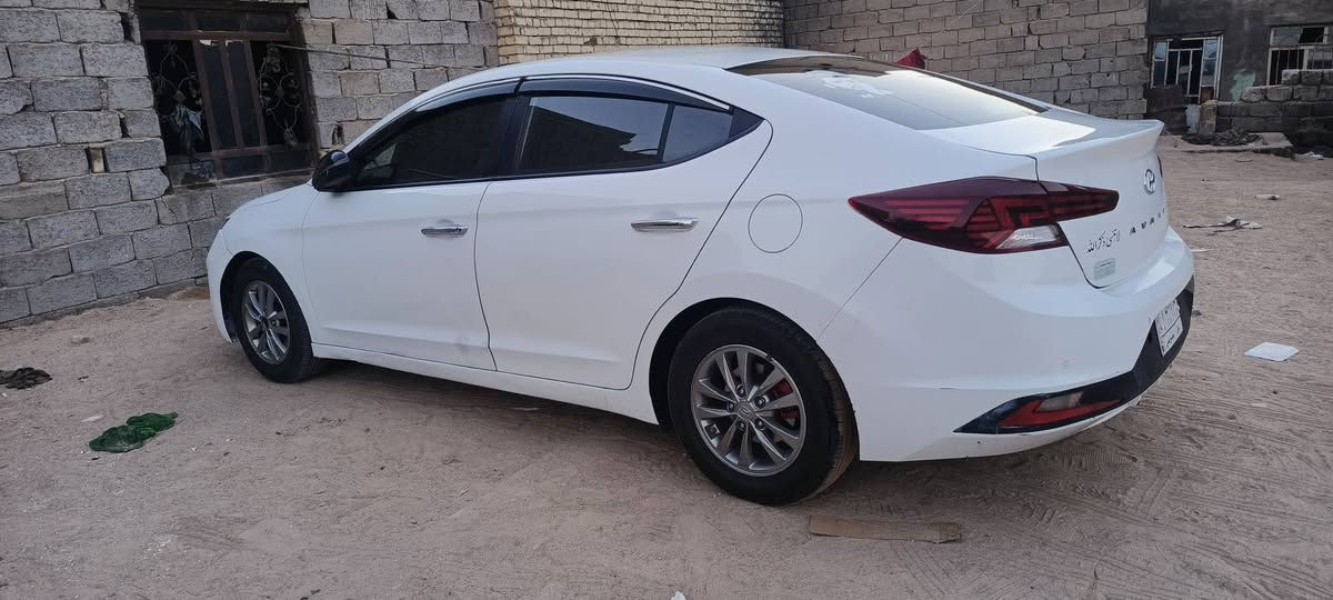 عندي هاي السياره لبيع انتره 2020مكينه مكفول تبريد شغل حداديه جديده تخم تاير جديد بيه قطعتن مبدل بيه باب الخلفي والجملغ على البارد الخلفي بيع مستعجل 115بيه مجال رقم الهاتف ***********
