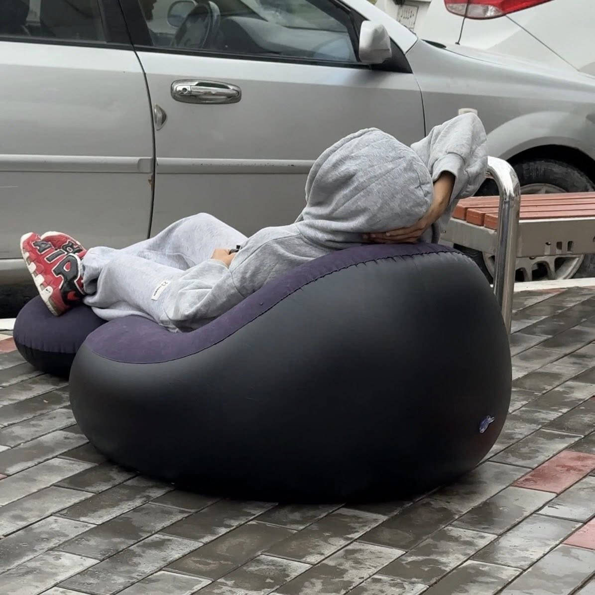 دیزاینێکی ناوازە و مۆدێرن
- ڕووی قوماشی کوالێتی بەرز

- توانای کێشی بەرز

- قوماشێکی بەهێزە و بەرگری لە کونکردن دەکات

- سەقامگیری بەرز بۆ پاراستن لە کەوتن

- لە قوماشێکی نەرم و نیان و جێڵ دروستکراوە

- پەمپێکی دەستی لەخۆدەگرێت

- قەبارەی کورسی: ١٦٦ x ٩٨ x ٨٣ سم

- قەبارەی کورسی: ٦٢ x ٦٢ x ٣١ سم
-نرخ ٣٠ هزار


**إذا كنت صاحب هذا الإعلان وتريد حذفه لأي سبب، رجاءا أرسل رسالة إلى الدعم الفني**