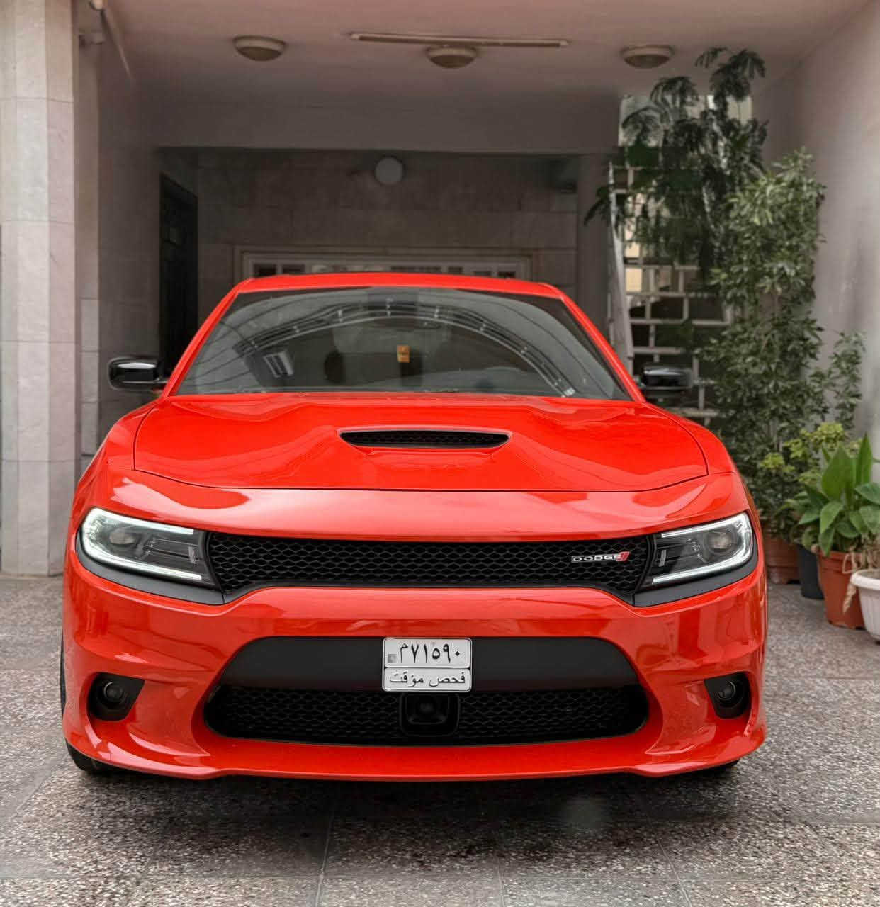 السلام وعليكم
للبيع 
جارجر GT Plus 2023 
وارد كندي 
اعلى اصدار 6 سلندر
السيارة 4ويل 
عداد السيارة 19 الف ميل فقط
بدون ارقام
السيارة نظيفة جدا

المواصفات:- 
*سلايد ( فتحة سقف)
*بصمة تشغيل عن بعد 
* محرك: V6 سعة 3.6 لتر
* القوة:  300 حصان  
* العزم:  358 نيوتن متر  
* ناقل الحركة: أوتوماتيك 8 سرعات
* الدفع: خلفي (RWD) و رباعي (AWD)
* التسارع 0-100 كم/س: تقريباً 6.5 – 7 ثواني  
* عدد المقاعد: 5
* المقاعد جلد وكنتارة (Leather seats)
* تبريد وتدفئة للمقاعد الأمامية
*كشن سايق خزن ميموري
* تدفئة استيرن
* نظام صوتي Alpine 
* شاشة 8.4 إنش مع:
    * Apple CarPlay
    * Android Auto  
* تشغيل عن بعد 
* دخول ذكي
*ستيرن كهرباء
* مثبت سرعة متكيف (Adaptive Cruise Control)
* تحذير تصادم أمامي 
*بريك ذاتي 
* نظام المحافظة على المسار
* حساسات 
*كاميرا خلفي
* تحذير مغادرة المسار
* توقف طوارئ تلقائية
* مثبت سرعة ذكي
* حساسات اصطفاف
* وسائد هوائية متعددة

السيارة بيهة صبغ بنيد وجاملغ وكد شبر بالغد امامي
وبيهة 3 قطع كلير كندا وتم ازالتة قطعتين ١٠٠٪؜ وباقي
بيهة قطعة كلير لم تزال يعني السيارة بيهة ٣ قطع صبغ
والسيارة جاهزة بدون اي شرط الفحص محرك وكير كفالة
اي استفسار تعال خاص او اتص 
***********
عنوان بغداد
