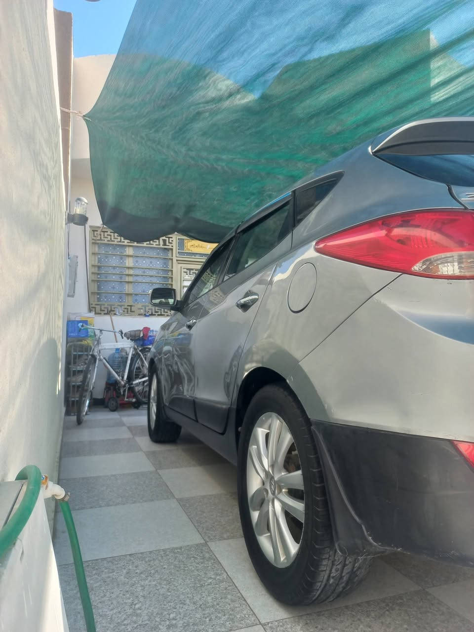 السلام عليك ورحمة الله وبركاته 
توسان ١٢ حداديه ٩٠ بلميه 
سنويه نفاذ 
رقم بصره 
صاحب لسياره بلعماره 
مكان سياره عماره 
بانورما 
اشاير بلمري 
تحكم ستيرن 
تبريد ثلج 
تدفئه وتبريد بلكشن 
حساس وكامره وشاشه كبيره 
واردهه امريكي جاملغ لايسر فقط 
تخم تاير جديد 
باتري جديد 
كهربائي كله شغاله 
ويل كب ٤ 
فور ويل 
اريدهه مرواس بسوناته معه الفرق 
او بيع 
***********
***********
