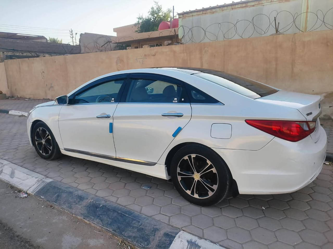 سوناتا 2011 خليجي مكينه 2400 فول مواصفات بيه صبغ بالصفحه اليمنه اثر شخط بدون معجون سياره رقم بغداد باسمي كير مكينه حداديه تبريد كله جديد السعر 110
مكاني كربلاء 
***********

