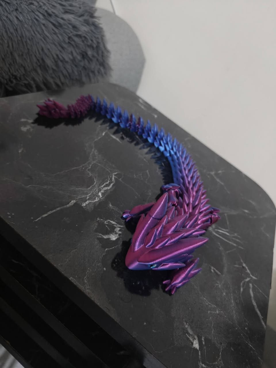 🔥 تنين 3D مطبوع متحرك 🔥
✅ الجسم كامل يتحرك مفصلي
✅ لونين: بنفسجي + ازرق لامع
✅ المادة: PLA قوي وامن
✅ الطول: تقريبا 50 سم
✅ للديكور والهدايا والالعاب
💰 السعر: [5 الف
📍 كركوك - توصيل موجود
,***********
***********
