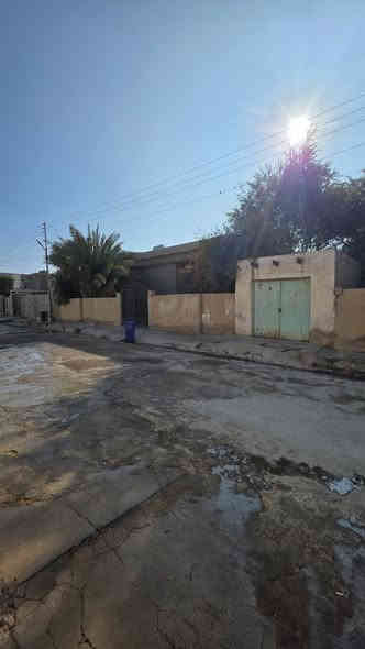 بسم الله إعلان بيت للبيع يعتبر قطعه ارض ال٥كيلو قرب جامع التقوى الفرع الي مقابيل الحديقه مباشر المساحه ٤٦٠متر كل قطعه ٢٣٠ متر طابو صرف تحويل مباشر علمآ البيت مؤجر ٣٠٠  البيت صاير ب الأسواق كلشي قريب منه أستفسار أكثر ***********
