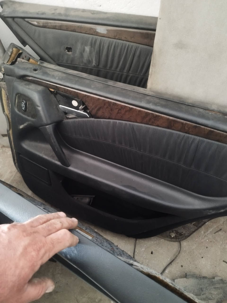 سلام عليكم تخم كشنات كهرباء وبطاين 4 تحكمات كشنات صاجيات وكاعيه دشبول خلفي عضمات تكم سعر 400 دولار وبيه مجال الشراي عنوان ميسان الكحلاء ***********
