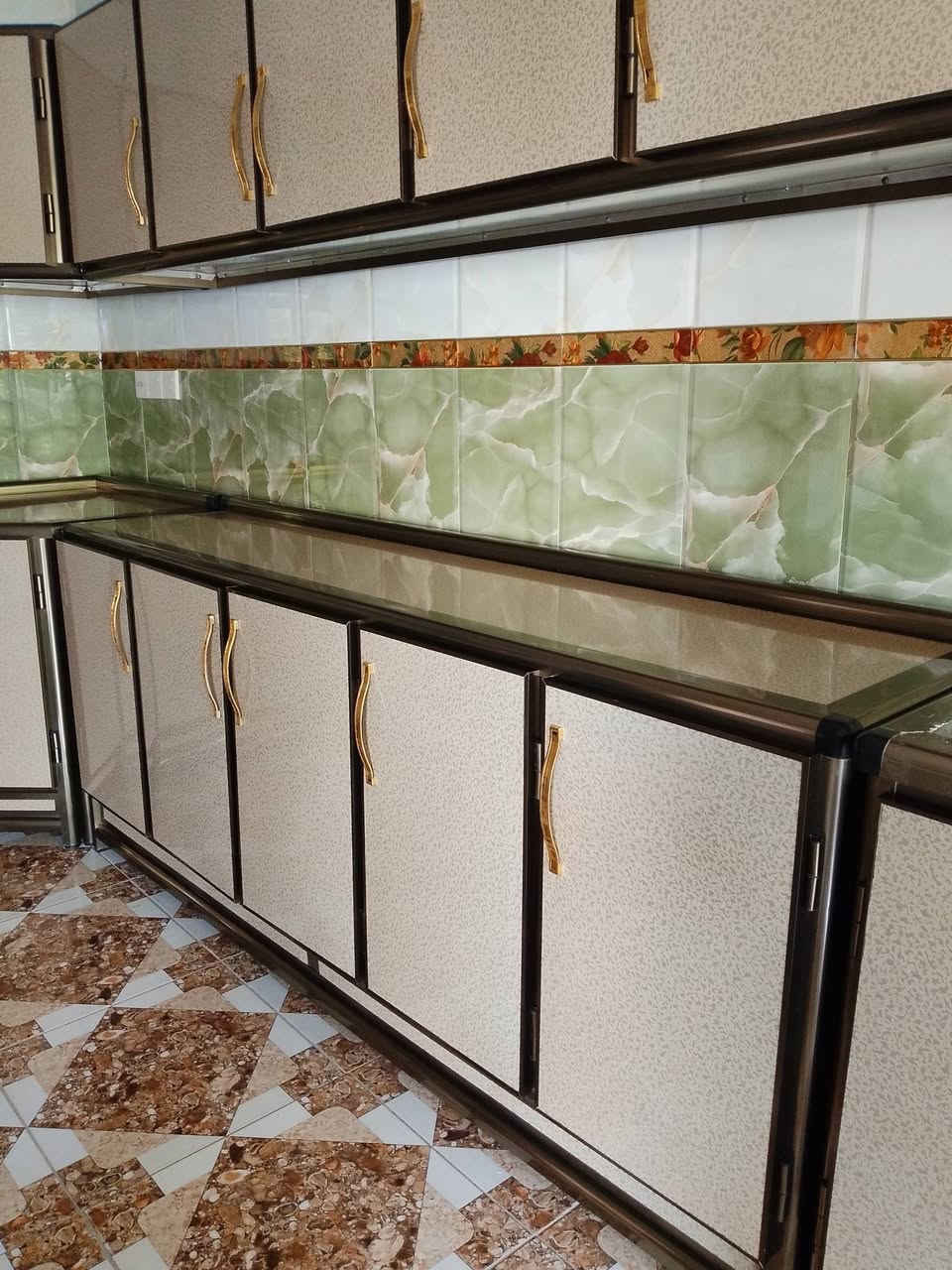 كاونتر قسمين كل قسم طوله مترتين وعشرين وزاري ودنكه وسنك للبيع بسعر 900الف  وبيه مجال


**إذا كنت صاحب هذا الإعلان وتريد حذفه لأي سبب، رجاءا أرسل رسالة إلى الدعم الفني**