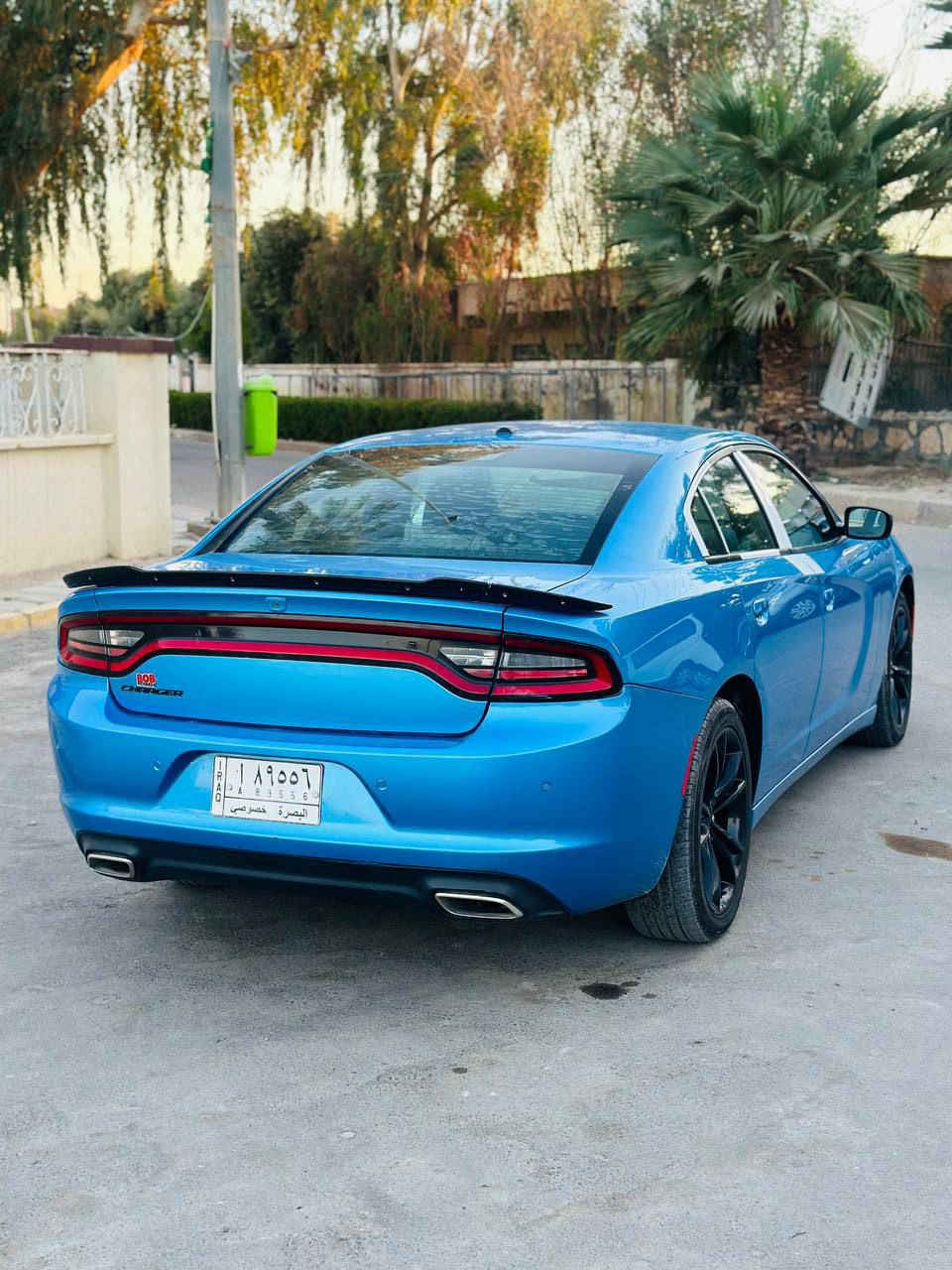 السلام عليكم جارجر 2018اصل لون مميز بحري
وارد امريكي حادثه جاملغ وبنيد وبلعراق صار بيها قطعتين تبديل باب وجاملغ نفس لون سياره جاهزه مكينه كير حداده تخم تاير  مواصفاته بلاك توب تشغيل عن بعد شاشه كبيره حساس تئدفه تبريد ثلج ❄️ رقم بصره بسمنه
السعر ب 190 وبيها مجال 

المكان بصره قضاء المدينه 📍رقمي ***********
