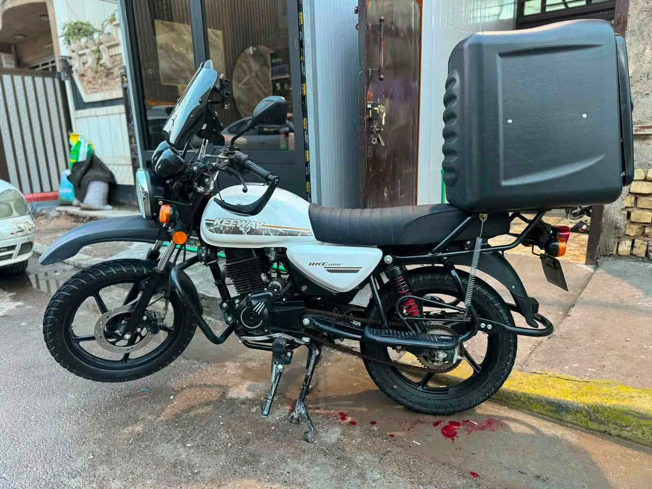 السلام عليكم دراجه RK 200 جبلي رقم اربيل باسمي دراجه ماشيه 17 الف مكان بغداد غزاليه ***********
