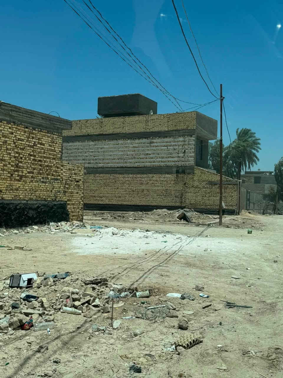 قطعه للبيع 100متر ركن طابو زراعي سند 25تحويل مباشر الموقع يم شارع 100الجديد
تبعد عن الشارع العام 100متر شارعها 10متر خدمات المنطقه كامله ماء كهرباء مولدة شارع 
السعر 23مليون وبيها مجال 

‭***********‬لاستفسار اكثر
