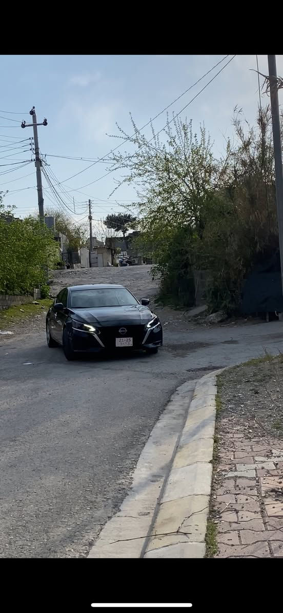 نیسان ئاڵتیما (٢٠٢٤ s) مواسەفات ڕادار و خەتی جادە ئۆتۆ ستۆپ و لایت عەدەسە و زینۆنە بیلاد شاشە بچوك تەحدید سورعە و تەحەكومی سەر سوكان و حاسەی ناوچەی كوێر و ھتد... (سەیارەكە ٥٠ ھەزار كم)ڕۆشتوە ڕەقەم سلێمانیە و بەناوی خۆمانەوەیە و تازە ڕەقەم كراوە 
سەیارەكە پێشی كەپسە و (ئێرباگی نەتەقیوە) و بەس سنوقی بۆیاغە بێ ناو گرتن سۆنەری مەعرەزی بۆ كراوە و خۆیشم سۆنەرم كردوە و بەشەرتی سۆنەر و فەحس و فیتەریش ئەیفرۆشم بێمنەتم لە ماڵەكە  
سەیارەكە زۆر تازەیە و یەك دینار مەسرەفی نیە 
ھەمو شتێكی جایزە و رەقەم كراوە و فەحسی ھەزە و 
مرور و ھەمو شتێكی تازەیە
ھەموشتێكی بۆ كراوە گاعی سەر دۆسە و بەرگە كوشن و لەزگەی سەر دۆسەكان و ناو سنوق و چوار تایەی بیلادی تازەی لەژێرە و ھەمو شتێكی دەقی بیلادیە 
سعرەكەیشی (١٦٧) مەجالێكی كەم 
 0770 639 99 69
0751 218 18 06
