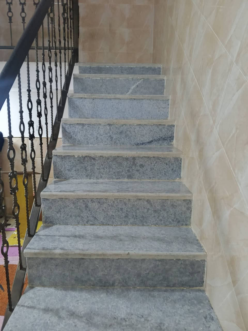 السلام عليكم دار للبيع المساحة 100اقرار25خلف مول الأمراء شارع الملح البيت جاهز من كلشي ماء كهرباء جاهز اتصل ***********
