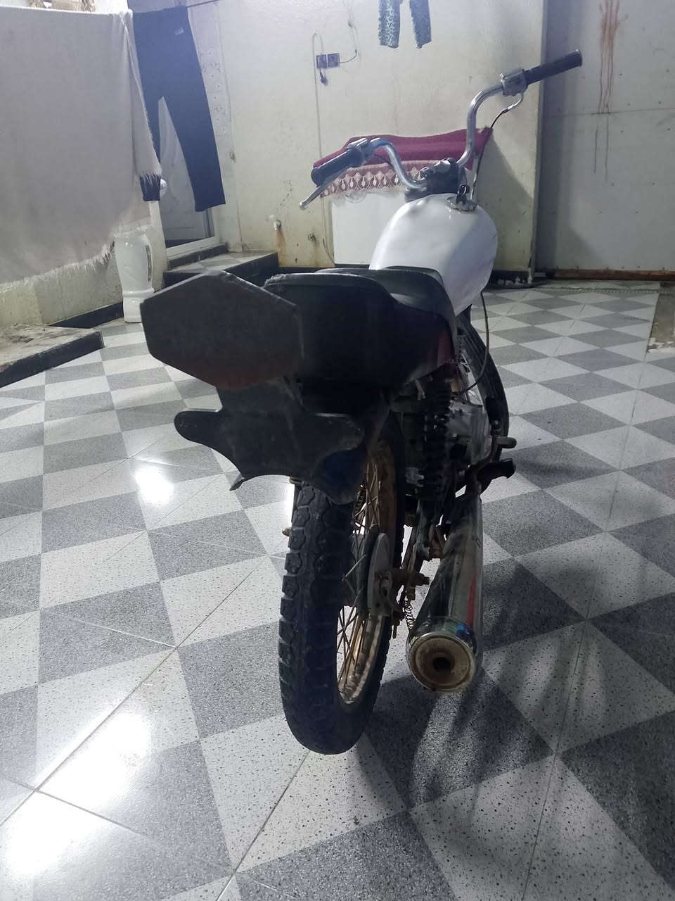 السلام عليكم دراجه للبيع كلك مفتوحه مفتوحه الدراجه مبدل بيها بس كور دراجه نظيفه محرك نظيف سبايدر طياري محرك نامه شلامجه دراجه من اول هندر شغل واطلع السعر 475 وبيها مجال العنوان البصره جزيره فيروزيه رقمي ***********متواجد وتساب وماسنچر
