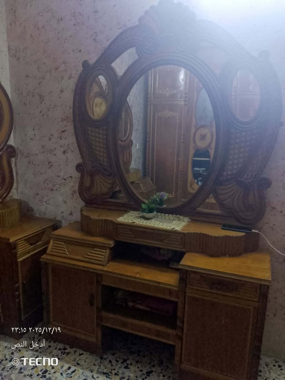 سلام عليكم غرف نوم صاج للبيع السعر 600وبيه مجال شي قليل العنوان بغداد بلديات الرقم***********
