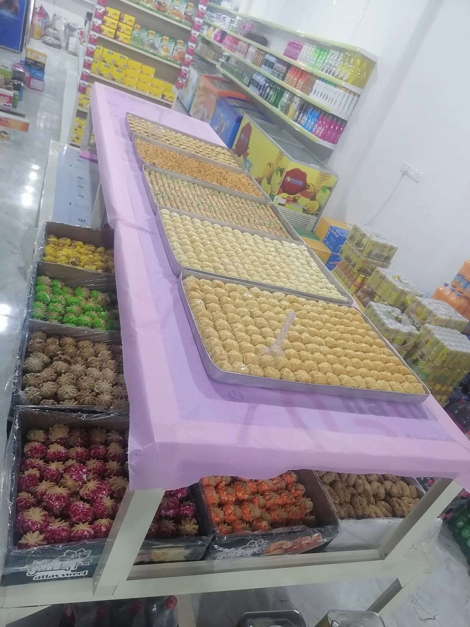 السلام عليكم ميز دخل محل طول ٣متر في ٨٠ سم تفصال درجة اولى جديد مستخدم قليل سعر ٣٠٠ وبي مجال قليل،،.
وميز مال بقلاوه قطعتين الأولى ٣متر في ١٢٠ سم ارتفاع ٦٠سم والثانيه ٣متر في ٨٠سم ارتفاع ٦٠سم سعر ٢٥٠ وبي مجال *********** كركوك حي العسكري
